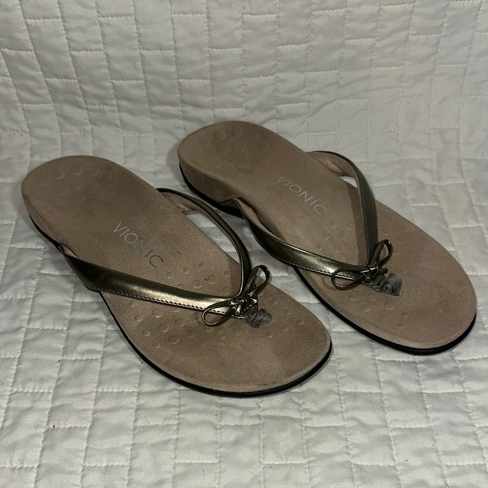 Vionic Bella Silver Sandals Classic Flip-Flop Style Women’s 8